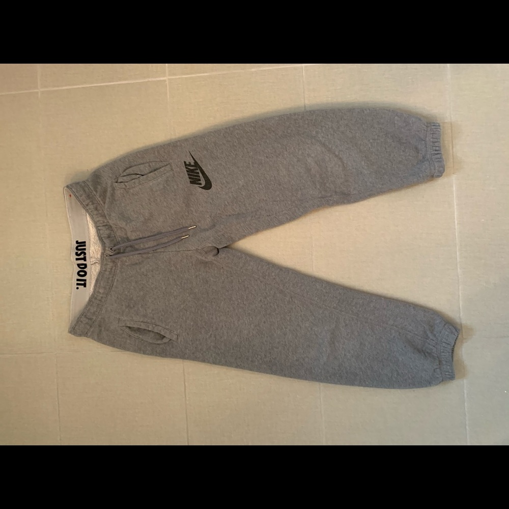 Ankle length Nike sweatpants